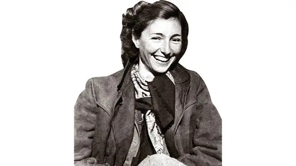 این خانم جاسوس زبانش را سوراخ کرد! + عکس