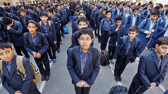 آموزش و پرورش: روپوش دانش آموزان تا سه سال تغییر نمی کند + فیلم