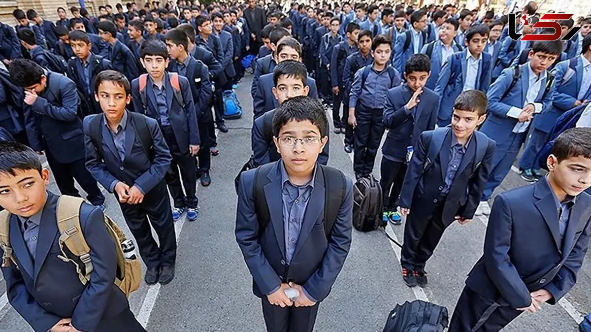 آموزش و پرورش: روپوش دانش آموزان تا سه سال تغییر نمی کند + فیلم