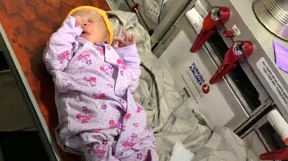 زایمان در ارتفاع ۱۳ هزار متری از زمین