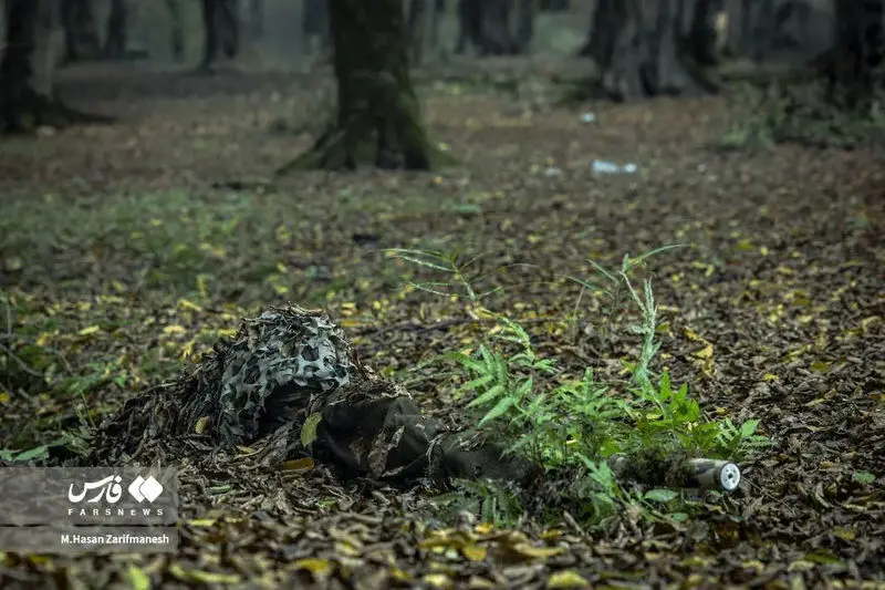 تمرین و آموزش های تخصصی رزم در جنگل توسط بسیجیان یگان ویژه فاتحین تهران بزرگ در جنگل‌های شمال کشور