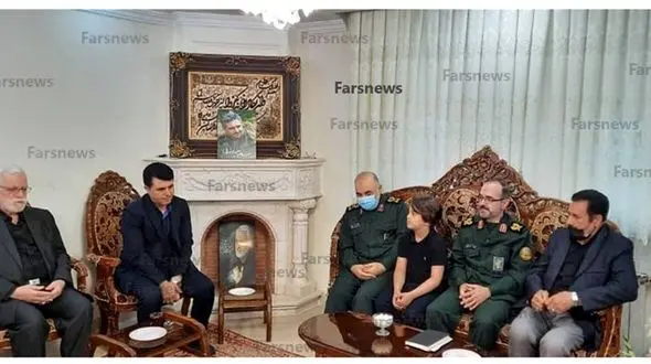  سردار سرلشکر سلامی با خانواده شهید «حسن صیادخدایی» دیدار کرد