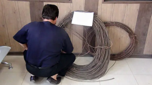 دستگیری سارق کابل و تجهیزات اداره برق و مخابرات در قم