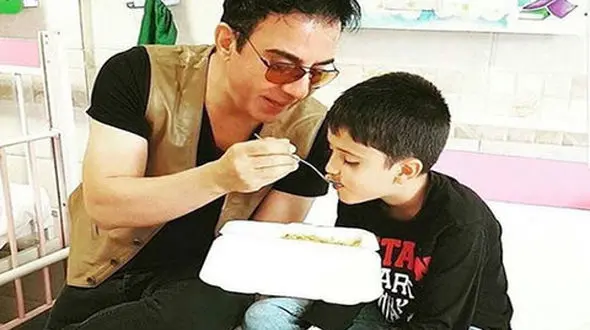 اقدام تحسین‌برانگیز عمو پورنگ در ایام محرم+عکس