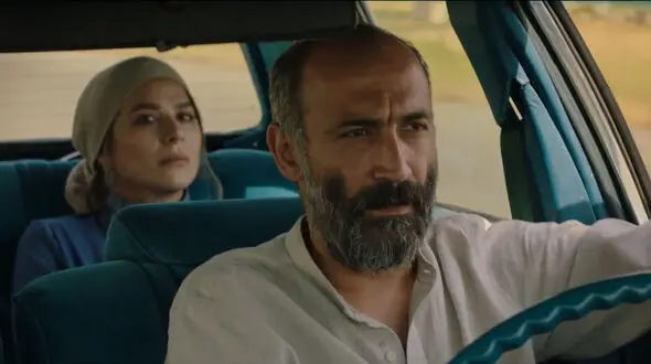 آهنگ آشنا با صدای رضا صادقی و تصاویر فیلم سینمایی آتابای با بازی سحر دولتشاهی + فیلم 