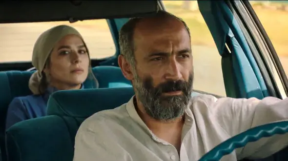 آهنگ آشنا با صدای رضا صادقی و تصاویر فیلم سینمایی آتابای با بازی سحر دولتشاهی + فیلم 