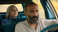 آهنگ آشنا با صدای رضا صادقی و تصاویر فیلم سینمایی آتابای با بازی سحر دولتشاهی + فیلم 