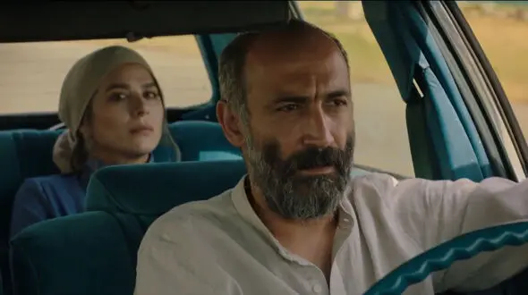 آهنگ آشنا با صدای رضا صادقی و تصاویر فیلم سینمایی آتابای با بازی سحر دولتشاهی + فیلم 