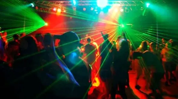 ویدیوی تنها  رقص مختلط بازیگران زن و مرد ایرانی  که با مجوز  منتشر شد ! / همه روی هوا هستن !