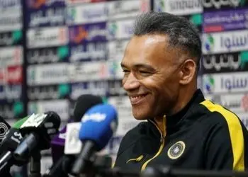 دوچرخه سواری ژوزه مورایس سرمربی باکلاس سپاهان دور زاینده رود با آهنگ شجریان+ویدیو