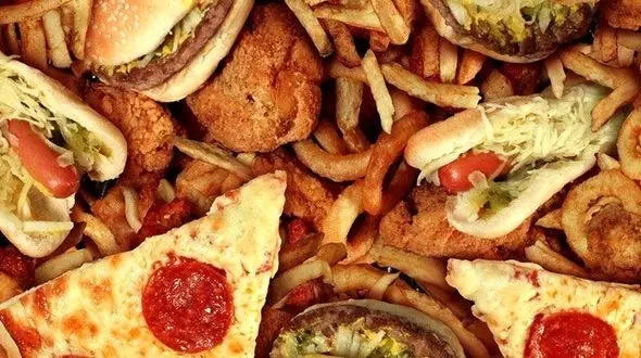 مشاهده بیماری های بالای 50 سال در بین کودکان/ عوارض خوراکی های خوشرنگ اما مضر