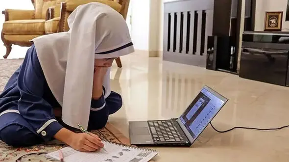 سردرگمی دانش آموزان و والدین با کلاس های مجازی در ساعات غیرمتعارف آموزشی/ برخی مدارس، سه ساعت آموزش مجازی می دهند ولی شهریه کامل را می خواهند