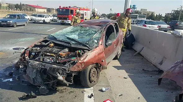 عکس هایی از تصادف عجیب در بزرگراه شلوغ تهران / حسرت راننده ماشینی که پوکید + جزییات