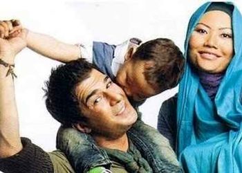 تصویری از اعلامیه ترحیم زن تایلندی یوسف تیموری/  تاریخ تولد و مرگش به زبان تایلندی روی اعلامیه !