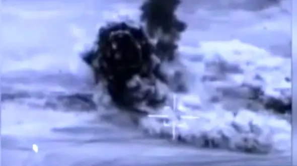 فیلم /  لحظۀ انهدام کاروان بزرگ داعش در بیابان سوریه 