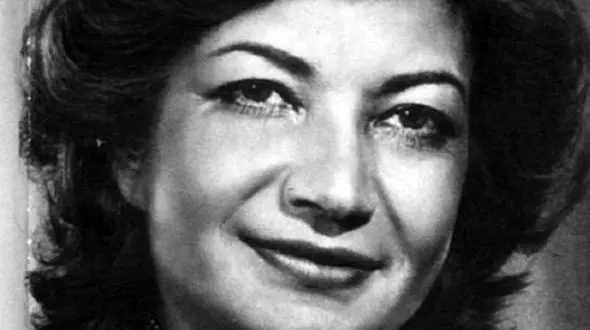 عکس / تونل زمان/ اشرف پهلوی در حال قدم زدن با شاه و فرح؛ دهه ۵۰