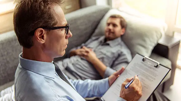 ستاد مبارزه با کرونا خدمات روانشناسی را جدی نمی گیرد /  اردیبهشت کتبی به رئیس جمهوری نوشتم احساس خطر می کنیم 