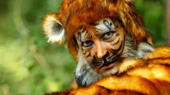 حسام نواب صفوی وکیل مدافع پیشونی طلا شد 