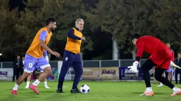 پزشکیان در تمرین تیم ملی پا به توپ شد+ عکس