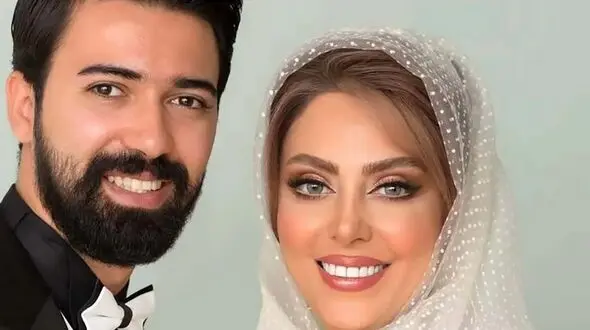 فیلم/ نگاهی به خانه منحصربفرد نیلوفر شهیدی با چیدمان نخل زینتی، شمعدان های پایه بلند، مبلمان مدرن کج و معوج، و فرش دستبافت ایرانی دیوار های سه بعدی 