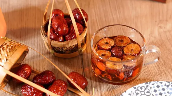 عناب فشار خون را بالا می‌ برد یا پایین؟ پاسخ علمی به یک باور قدیمی