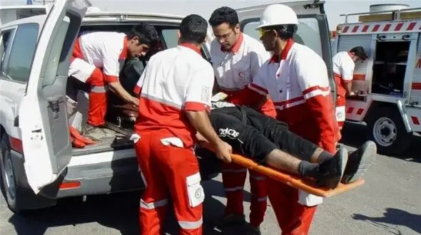 سقوط هولناک خودرو به دره در جاده زنجان-طارم/ 5 مصدوم بر جای گذاشت