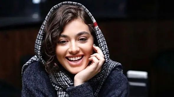 ریحانه پارسا این بار واقعا ناز و زیبا شد / پوشش متعارفش همه را متعجب کرد !