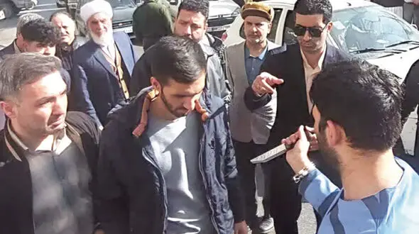 بازسازی صحنه جنایت جلوی مجتمع مشهد توسط سانتافه سوار قاتل