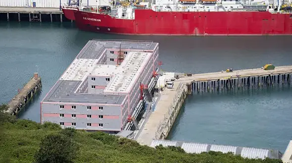 مرگ یک پناهجو در زندان شناور انگلیس 