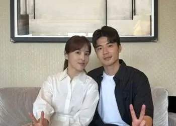 عکس/ نگاهی به دکوراسیون ویلای روستایی سوسانو و همسر فوتبالیستش به سبک خانه باغ های چوبی ایران/ جنگلی و باصفا 