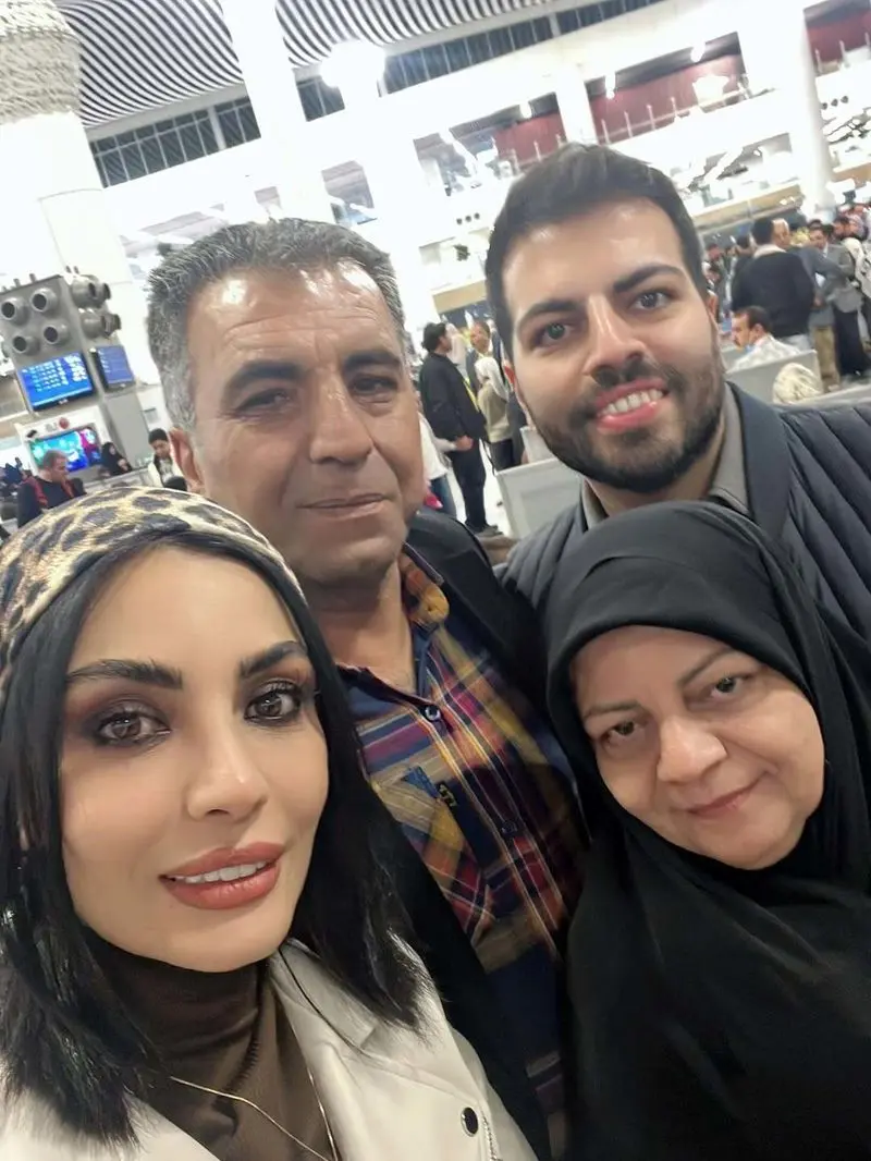 عکس‌های صحرا اسداللهی از خانواده‌اش در فرودگاه؛ از دیشب تنها ترین آدم روی زمین شدم