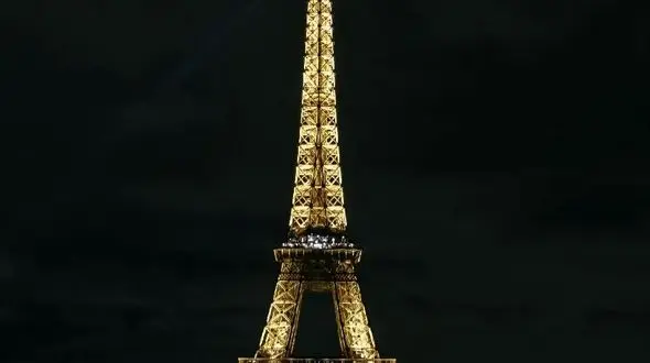 آرامش شب و رقص نورها بر فراز برج ایفل