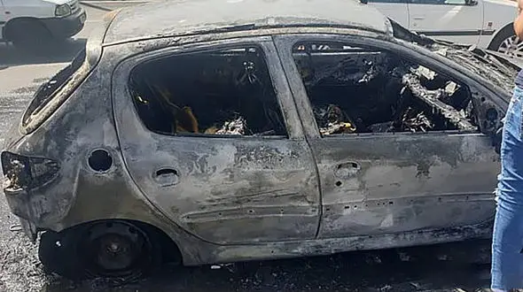 4 عکس از آتش سوزی پژو 206 در بزرگراه فتح 