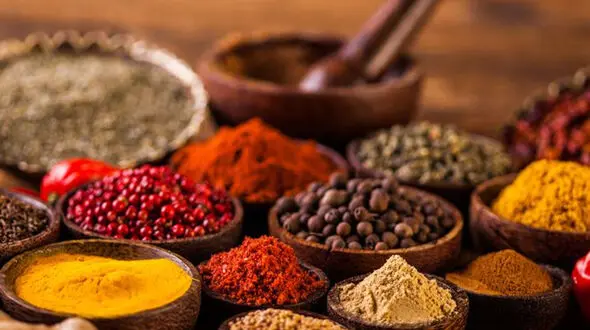قیمت فلفل آتش به جیب خریداران زد؛ قوطی 90 گرمی از 500 هزار تومان گذشت، بسته 280 گرمی تا یک و نیم میلیون!