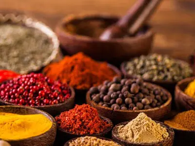 قیمت فلفل آتش به جیب خریداران زد؛ قوطی 90 گرمی از 500 هزار تومان گذشت، بسته 280 گرمی تا یک و نیم میلیون!