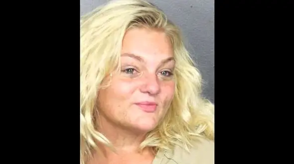 کار غیرانسانی زن بیمار با سگ هایش +عکس