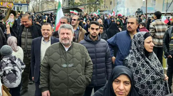 عهد مردم با انقلاب چنان استوار است که فشار دشمنان و مشکلات اقتصادی نمی‌تواند آن را تضعیف کند