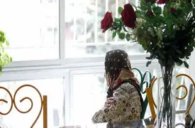 فیلم جگرسوز از پسر و عروسی که مادرش را به خانه سالمندان برد 