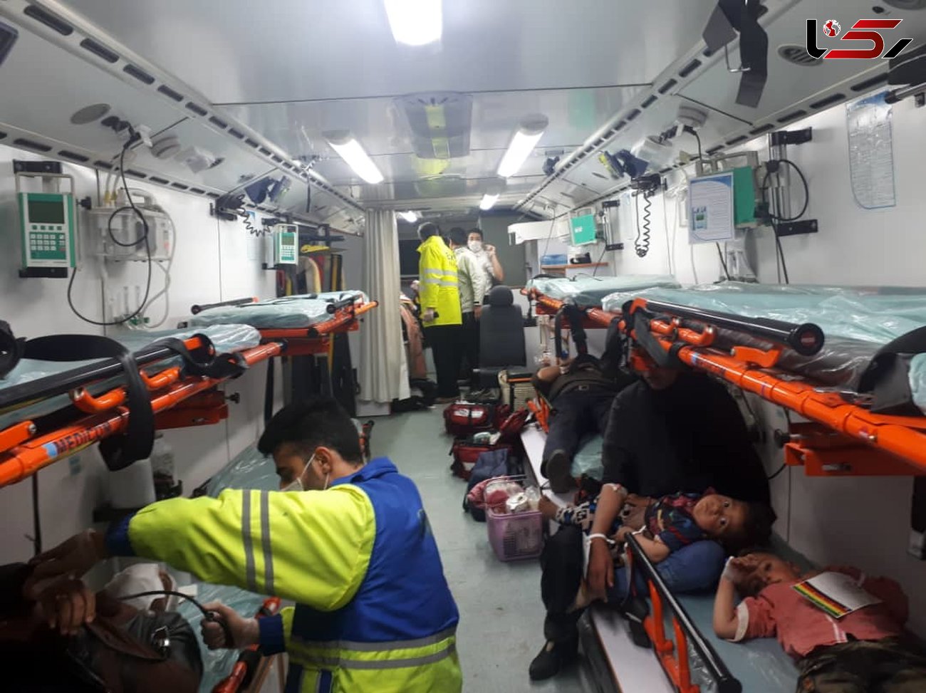واژگونی خونین اتوبوس محور نیشابور  تهران با 13 مسافر