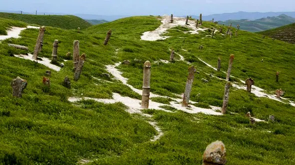 قبرستان خالد نبی؛ از گور برخاسته!