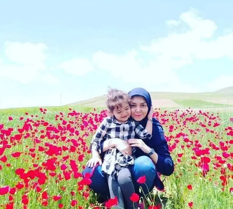 آزاده نامداری و دخترش