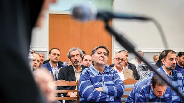 بی هوش شدن مرد میلیارد در دادگاه مفساد اقتصادی + عکس بدون پوشش