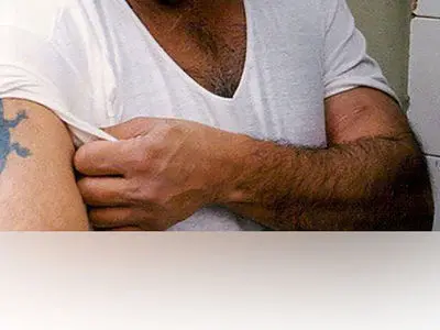 فیلم / این پیرمرد کرمانشاهی از دیوار راست بالا می رود + فیلم مارمولک واقعی را ببینید حتما حیرت می کنید