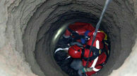 نجات کارگر از چاه ۱۲ متری + عکس