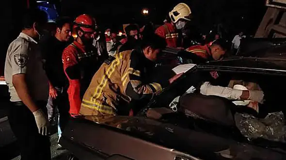 4 عکس از صحنه حادثه برای یک پسر و 2 دختر در سه راه آذری