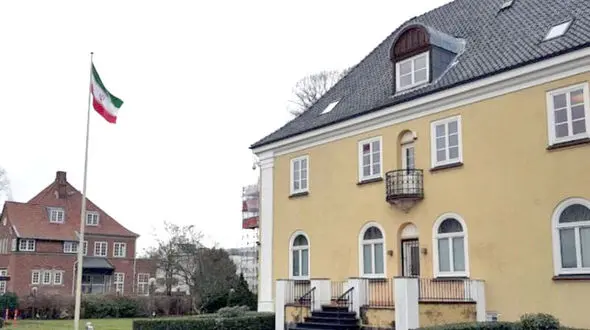 کیفرخواست دادستانی دانمارک علیه فرد مهاجم به سفیر ایران/ تخریب و حمله خشونت آمیز علیه سفیر