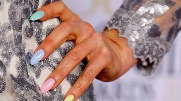 ناخن های عجیب جنیفر لوپز روی فرش قرمز+تصاویر