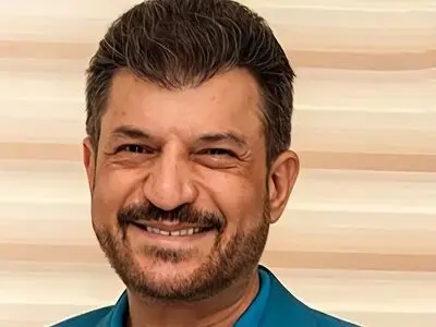 فیلم/ آوازخوانی محمود شهریاری با عشوه و طنازی و آهنگ حمیرا / ابوطالب از خنده منفجر شد