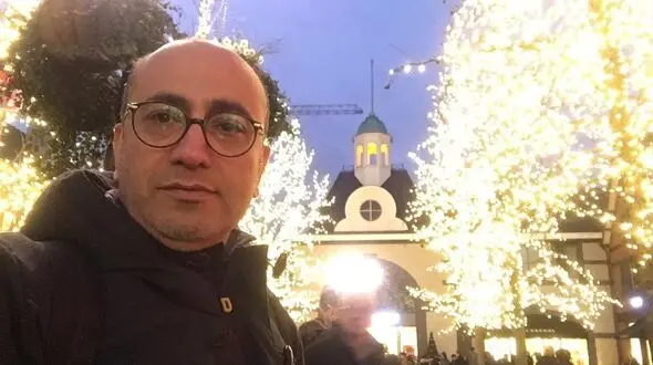 کردی خوانی عارف لرستانی بر مزار ابوالقاسم لاهوتی در مسکو +فیلم