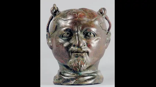 کشف کوزه برنجی کشتی گیر باستانی 1800 ساله با بینی عقابی+عکش